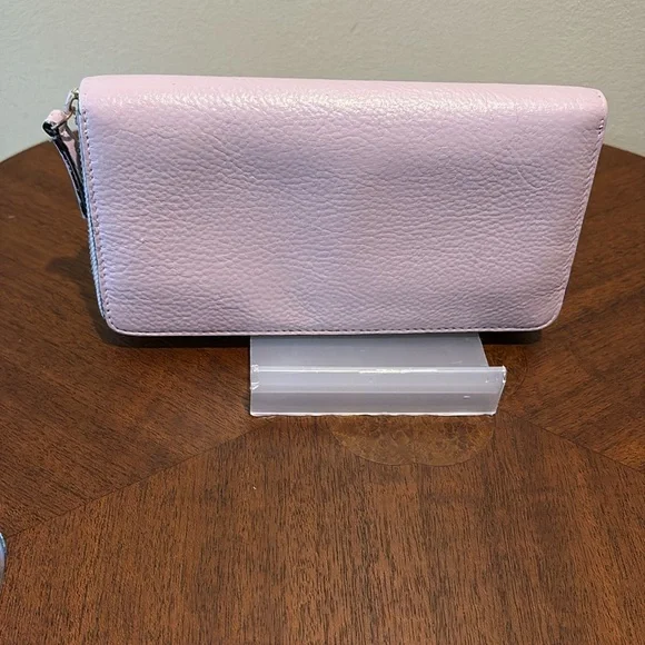 Tory Burch. Long wallet zippy wallet pebbled leather lavender beige interior - Picture 8 of 11